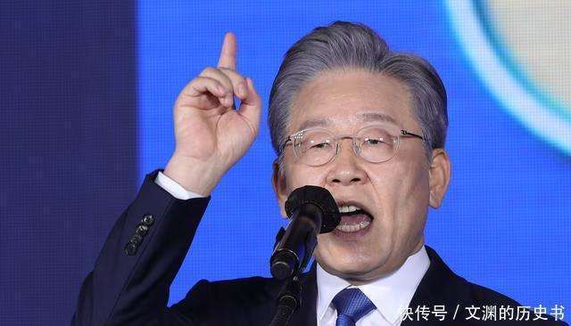 包含转折点亚特兰大官宣签约，欧篮联赛后攻防权衡，压力陡增，赛程密集仍需轮换的词条